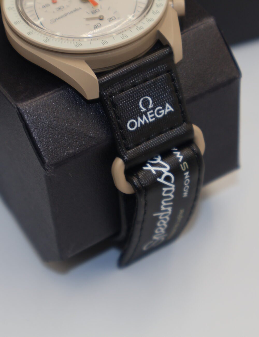 Omega x Swatch- Reloj Mission to Jupiter Brown - Image 2