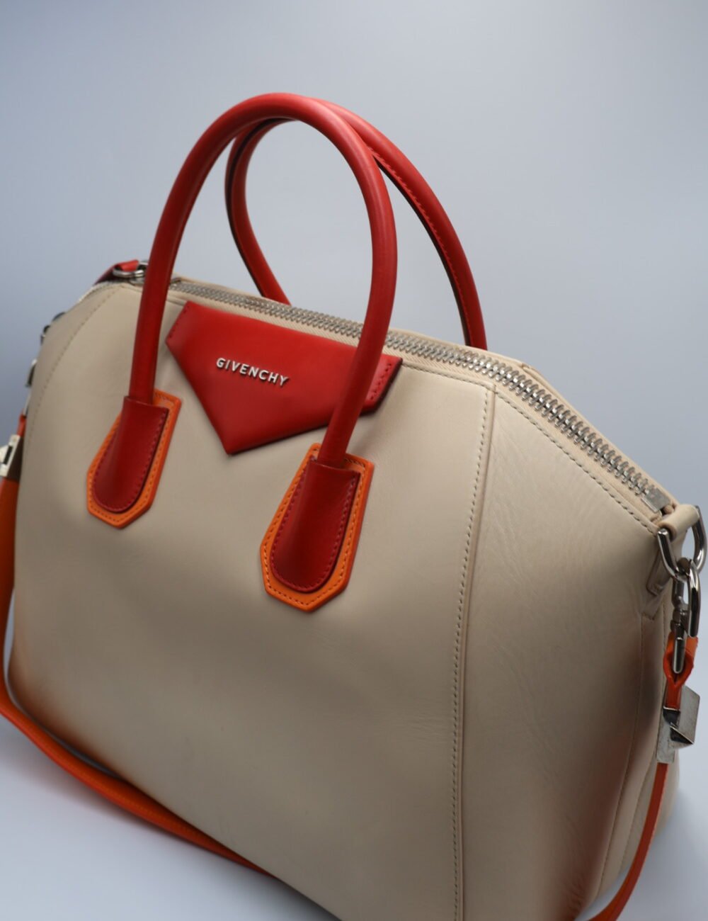 Givenchy-Bolsa Antigona