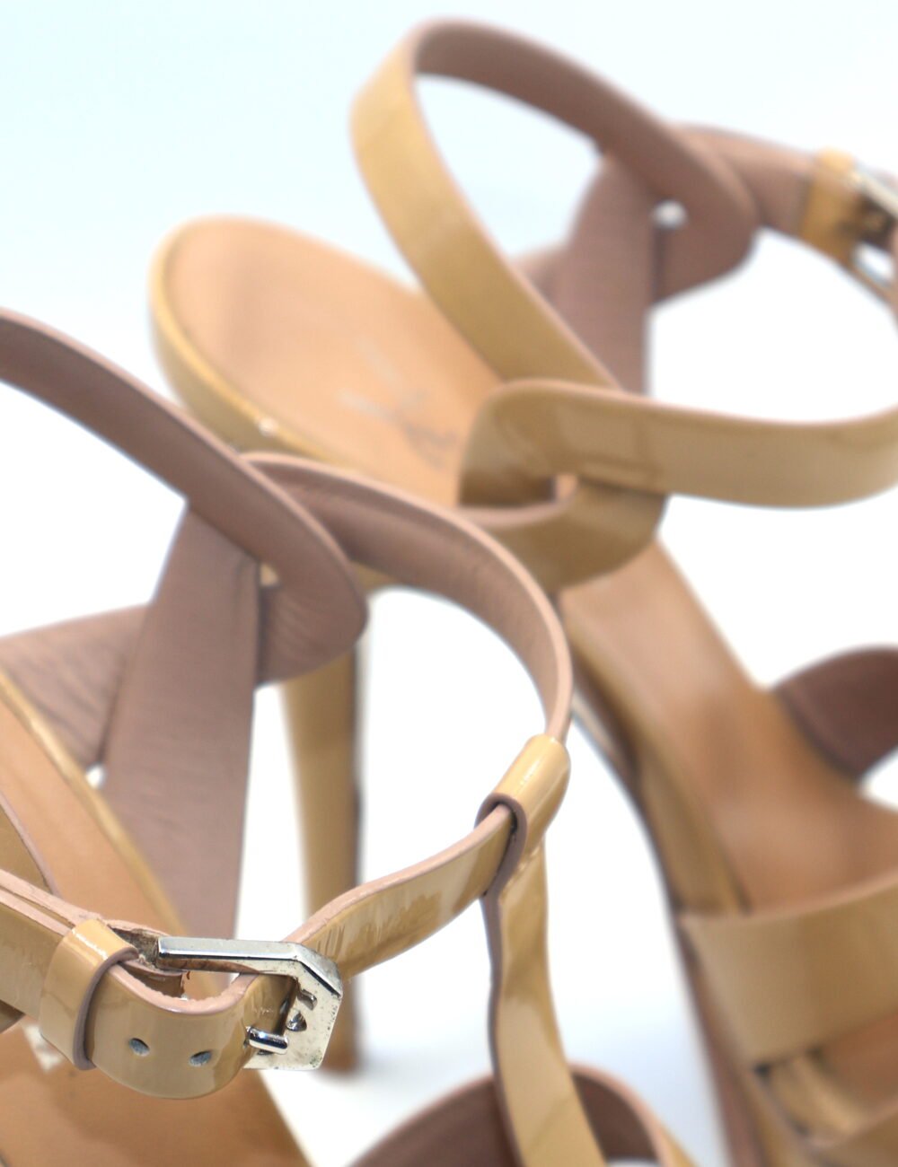 Saint Laurent- Sandalias de tacón neutral. - Image 3