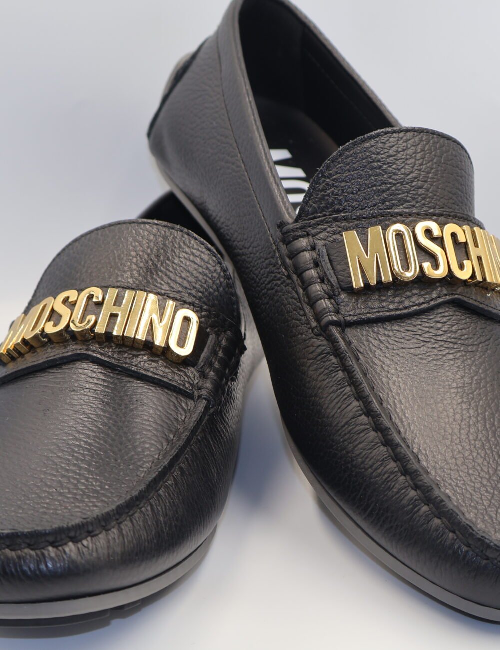 Moschino- Mocasines con placa del logo