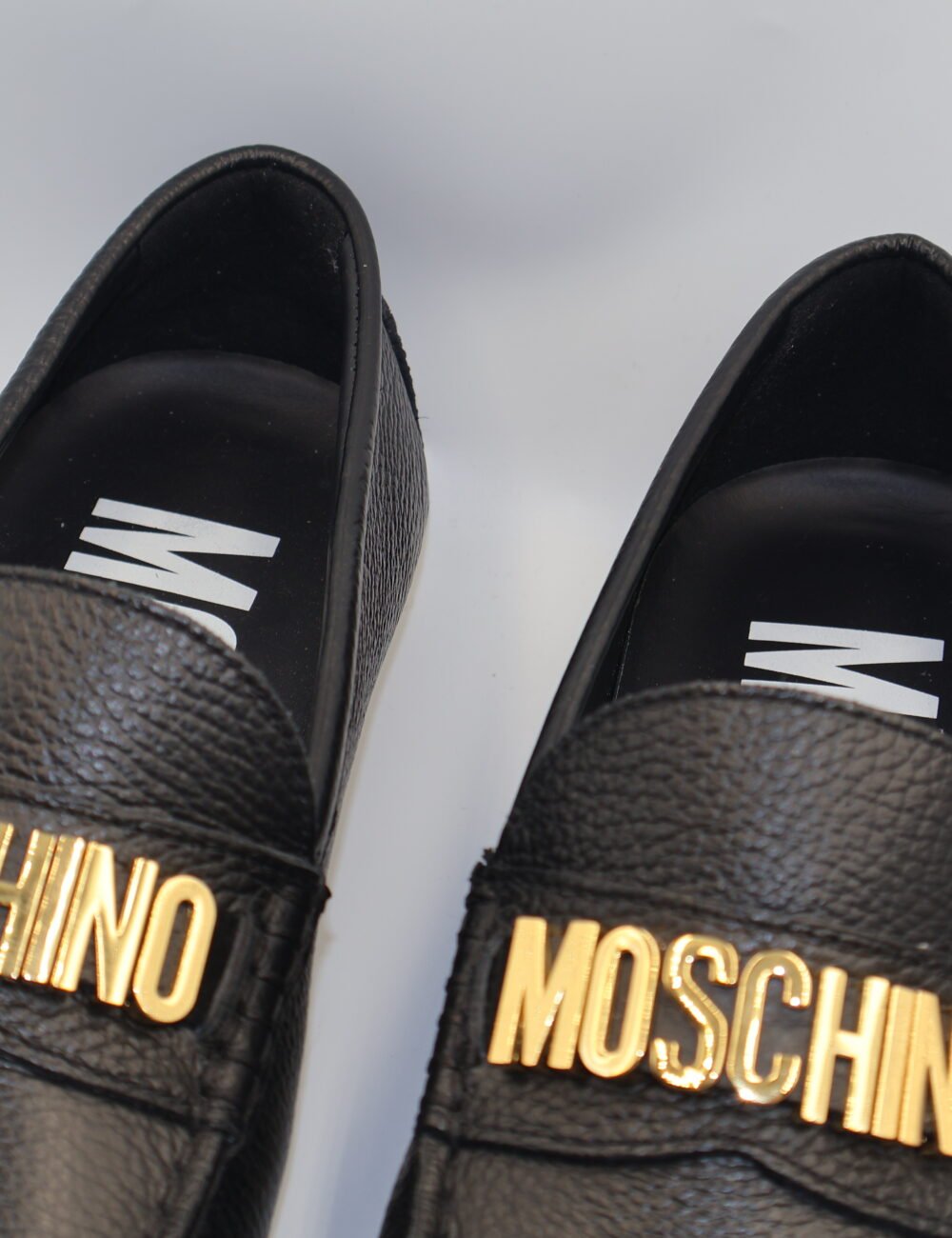 Moschino- Mocasines con placa del logo - Image 2