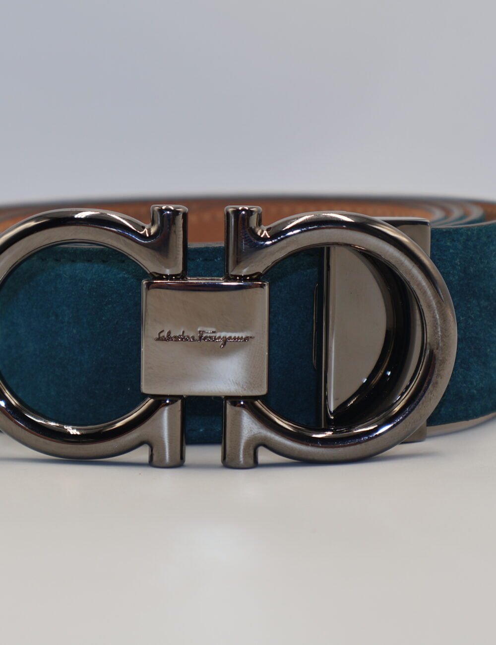 Salvatore Ferragamo- Cinturón azul gamuza. - Image 2