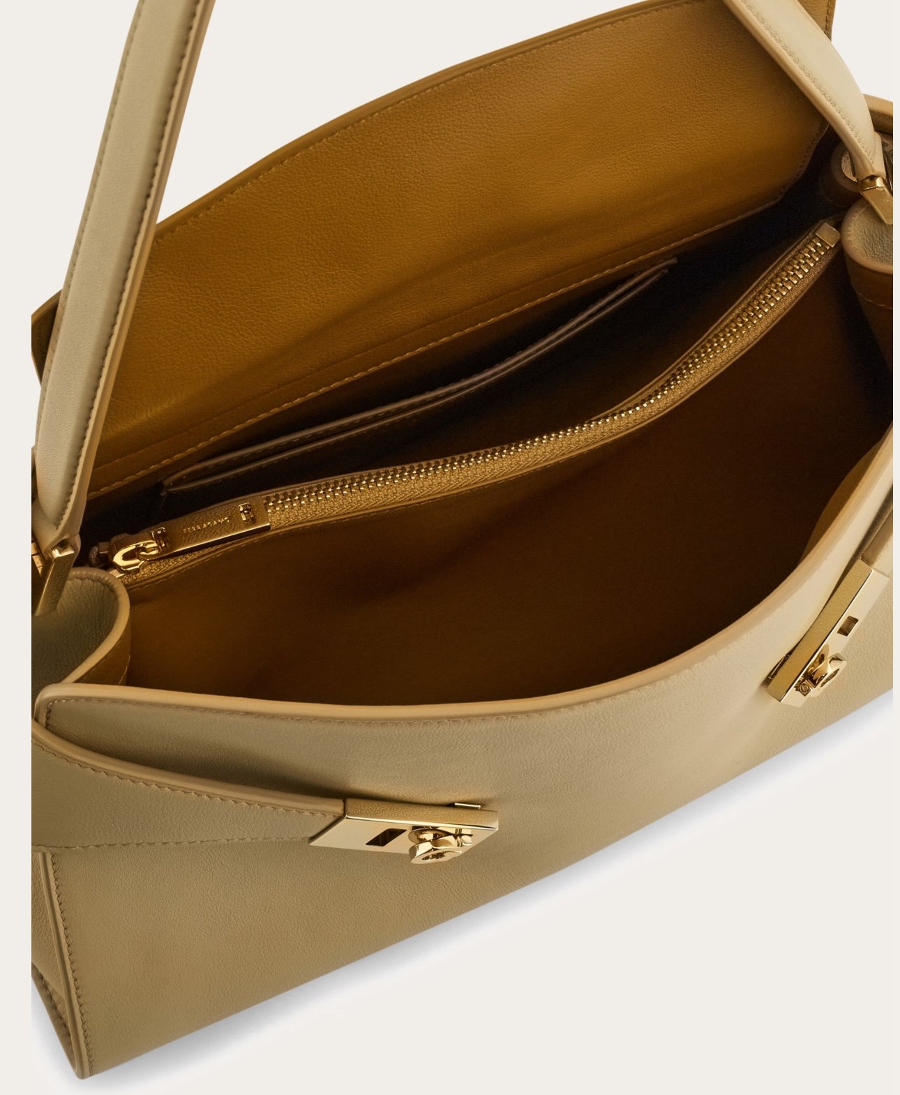 SALVATORE FERRAGAMO - HUG SOFT