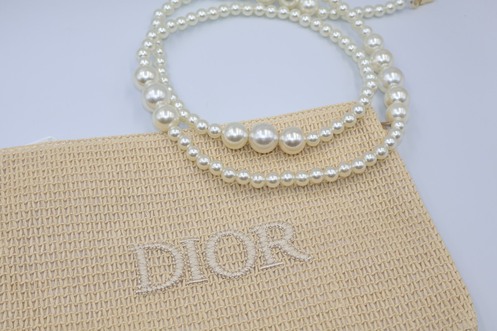 C. DIOR - CROSSBODY RAFIA BORDADA