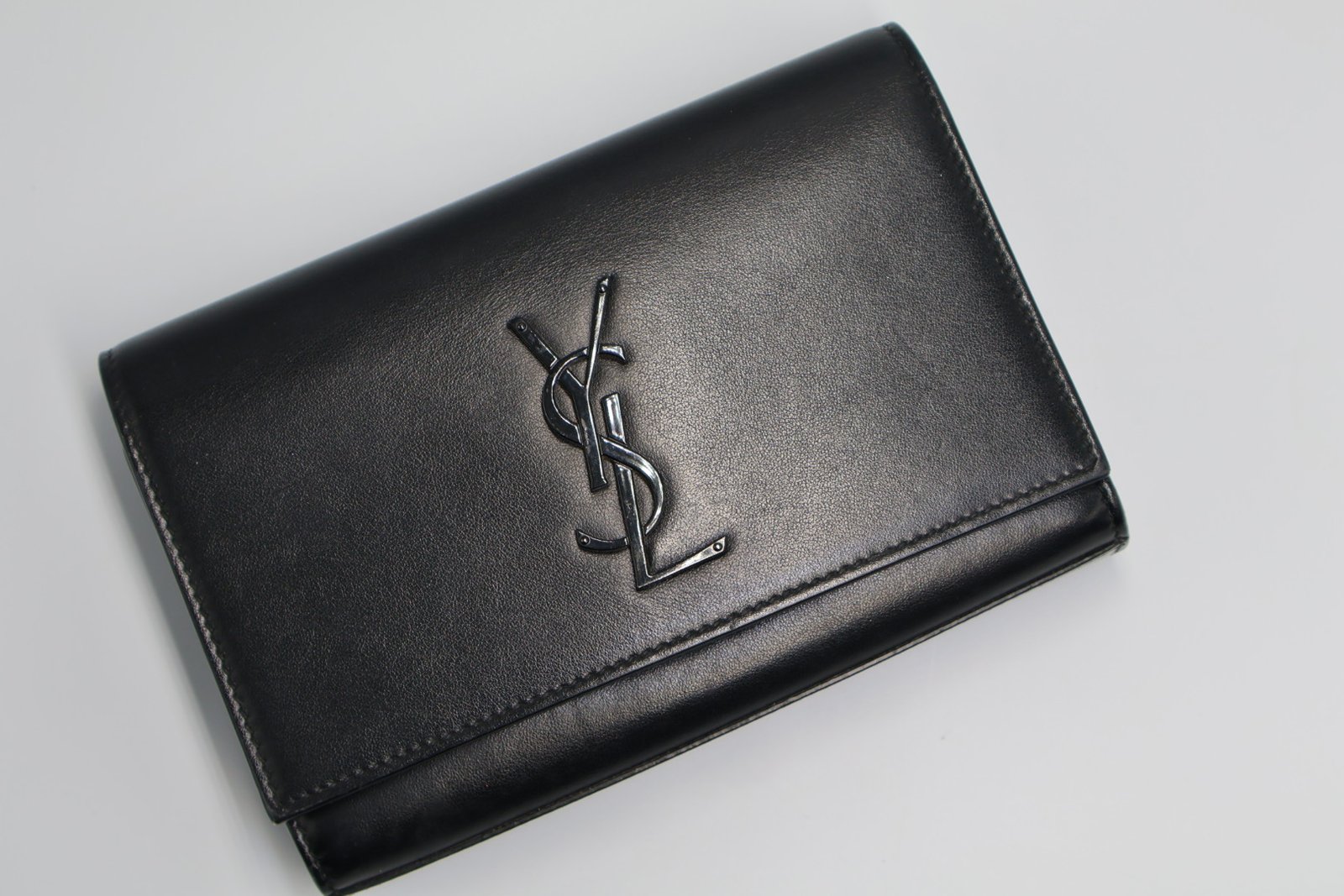 SAINT LAURENT - KATE BELT BAG CANGURERA Y CLUTCH