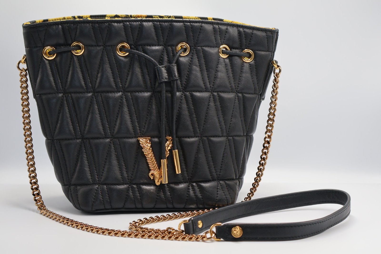 VERSACE - BANDOLERA VIRTUS DE CUERO