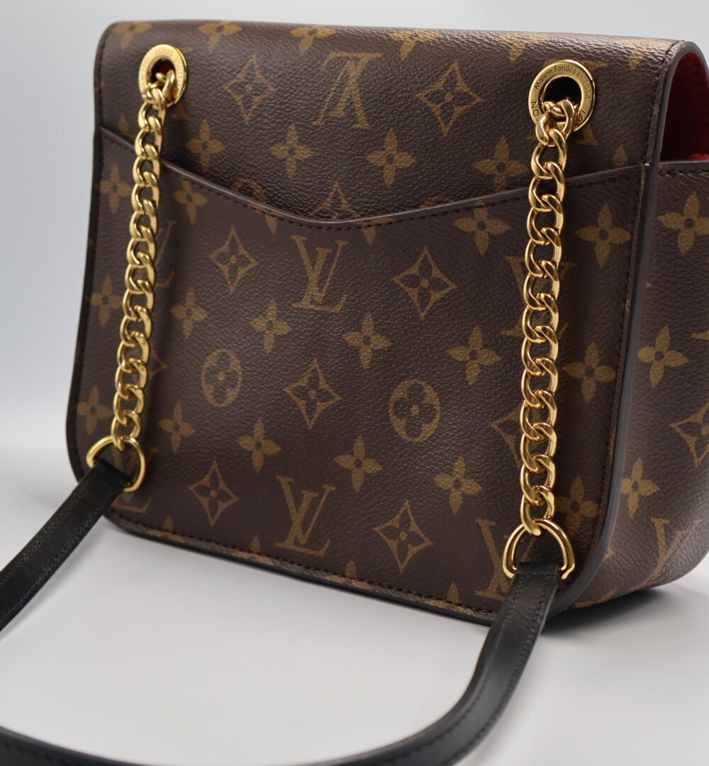 LOUIS VUITTON - MONOGRAM LV PASSY - Image 2