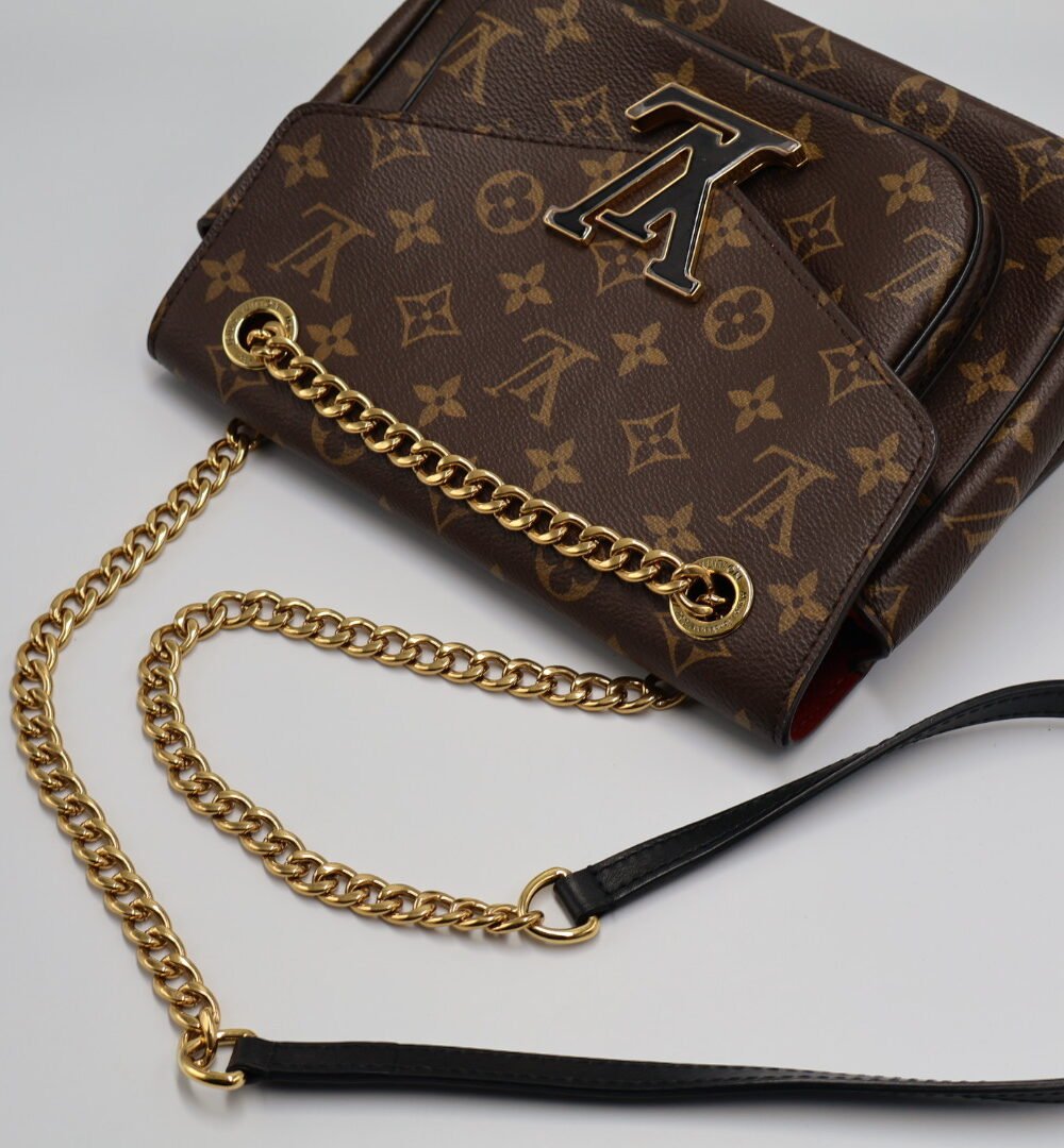 LOUIS VUITTON - MONOGRAM LV PASSY - Image 5