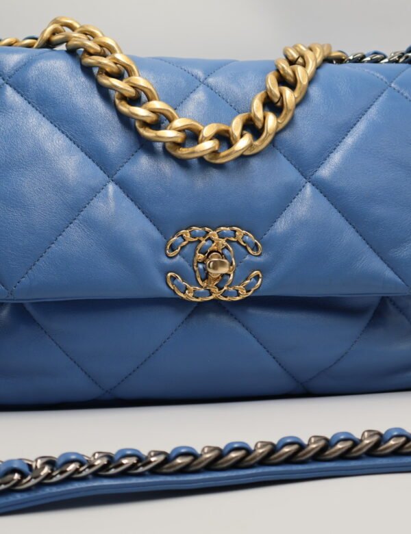 CHANEL - 19 FLAP BAG