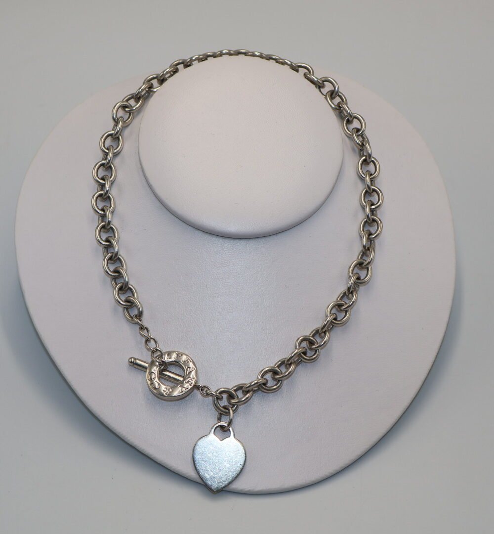 TIFFANY & CO - COLLAR CON PLACA ESTILO CORAZÓN - Image 3
