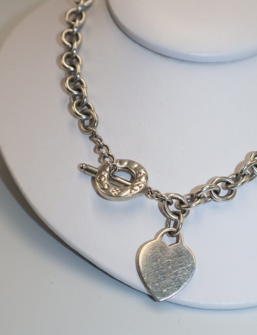 TIFFANY & CO - COLLAR CON PLACA ESTILO CORAZÓN - Image 2