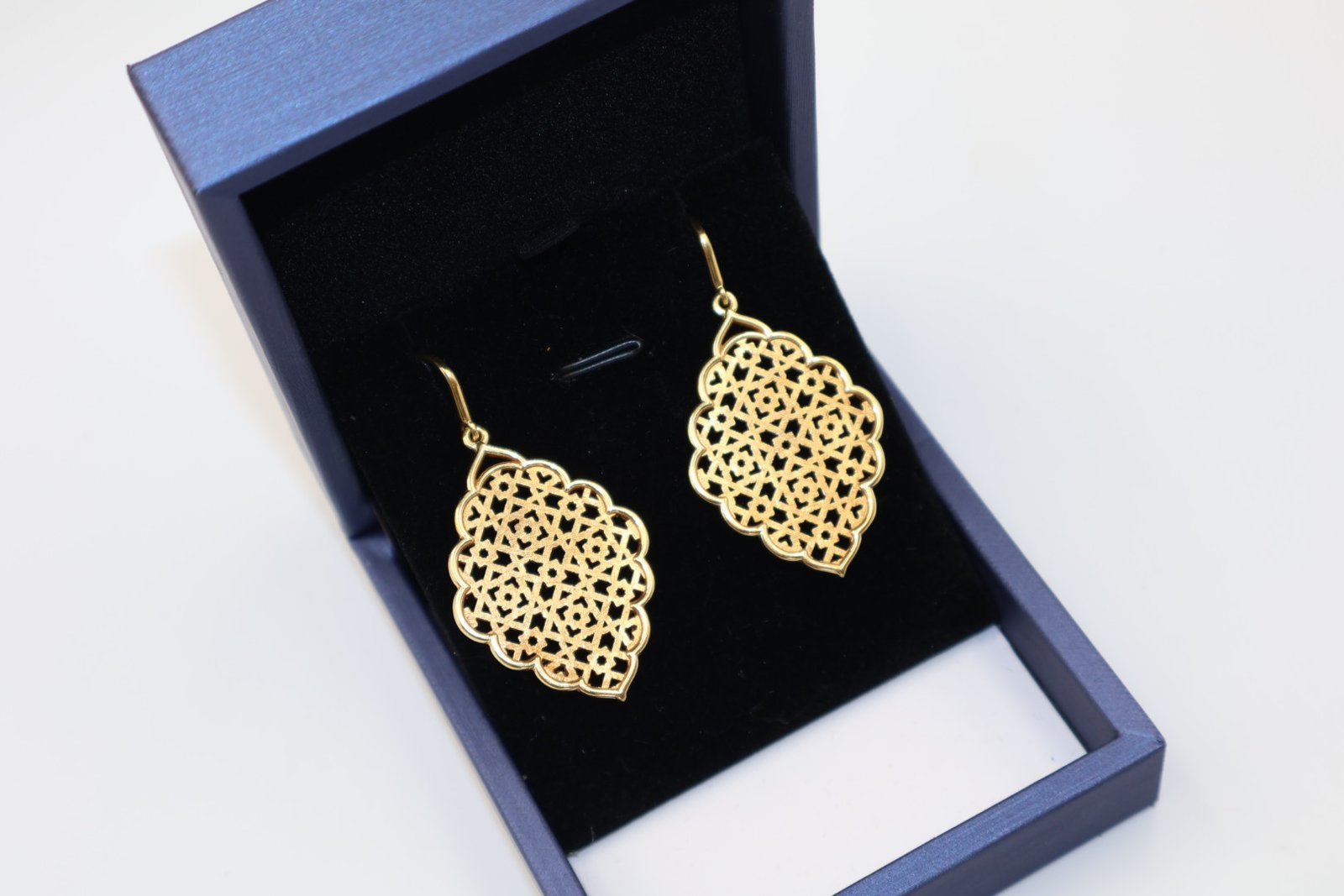 TIFFANY & CO - ARETES CALADOS FIRMA TIFANNY & CO