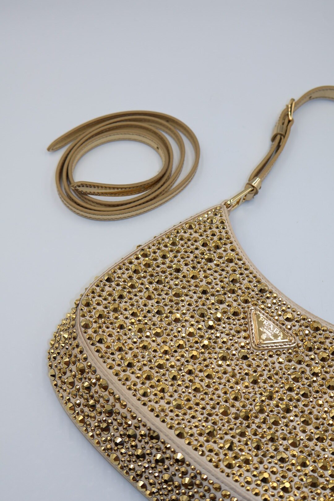 PRADA - BOLSO DE SATÉN CLEO CON CRISTALES