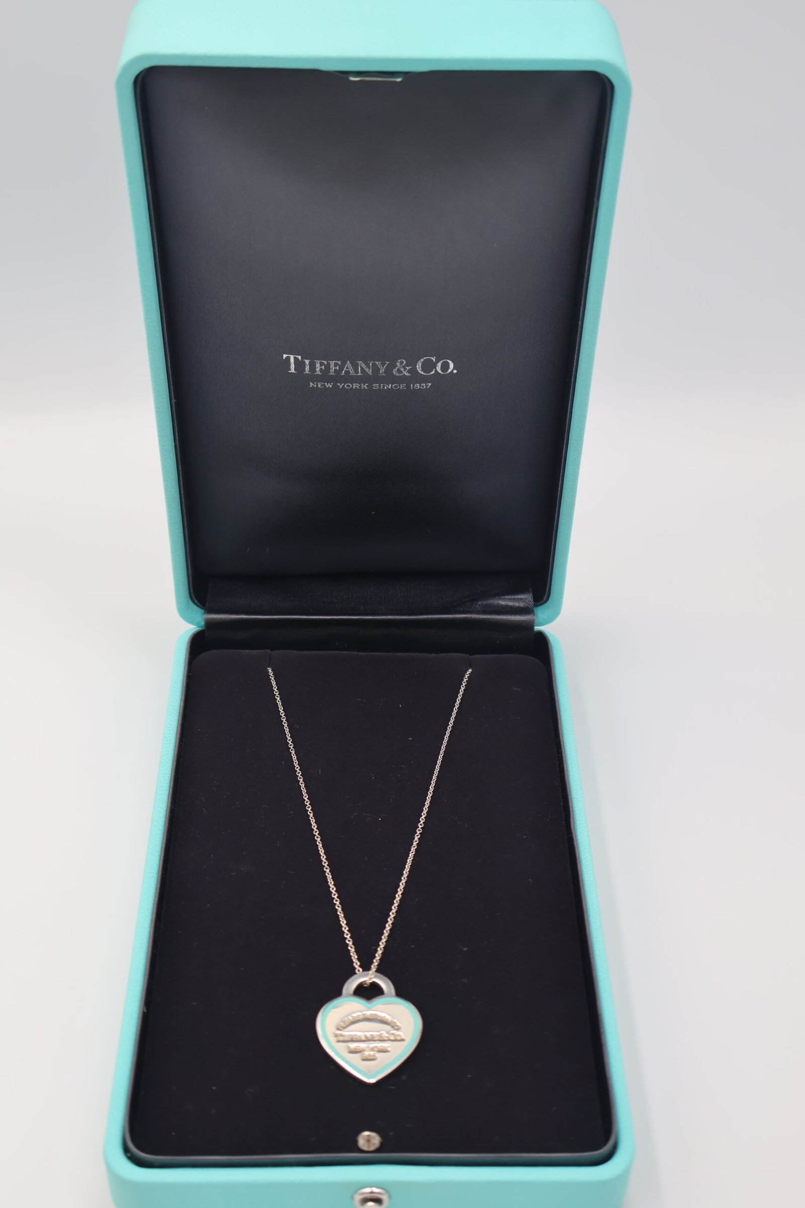 TIFFANY & CO - COLLAR TAG CORAZON