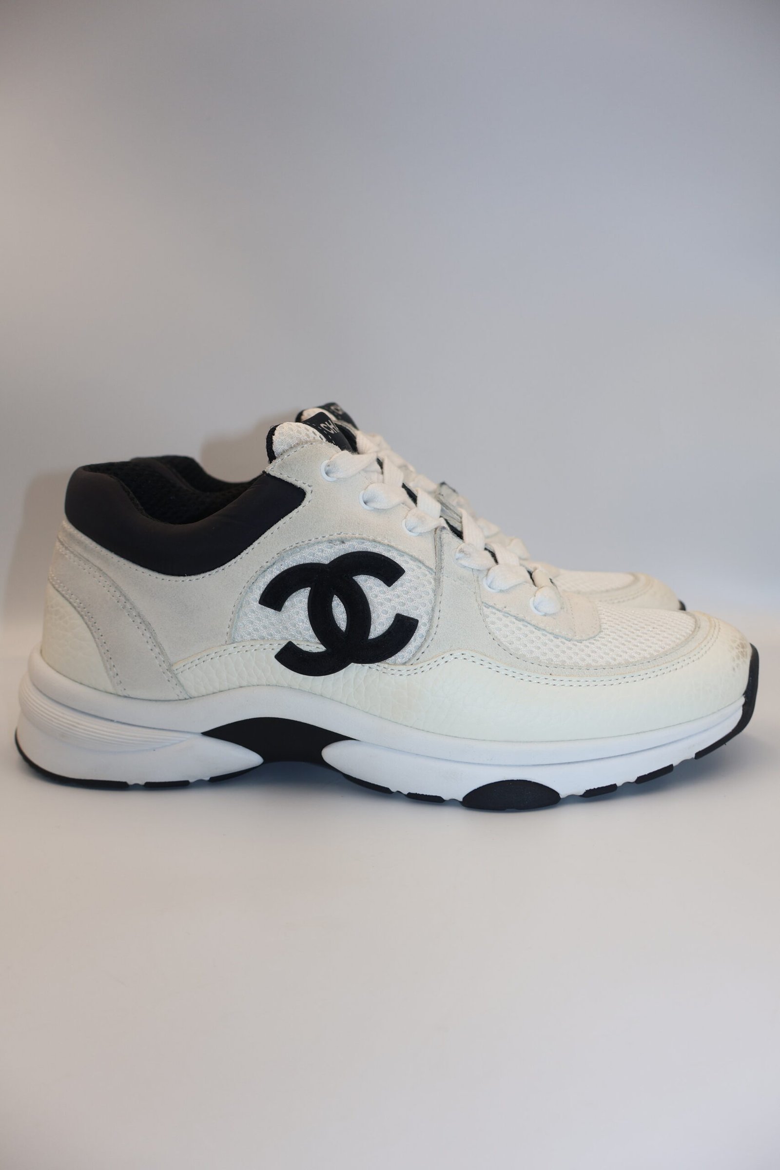 CHANEL - TENIS DEPORTIVOS LOW TOP TRAINER