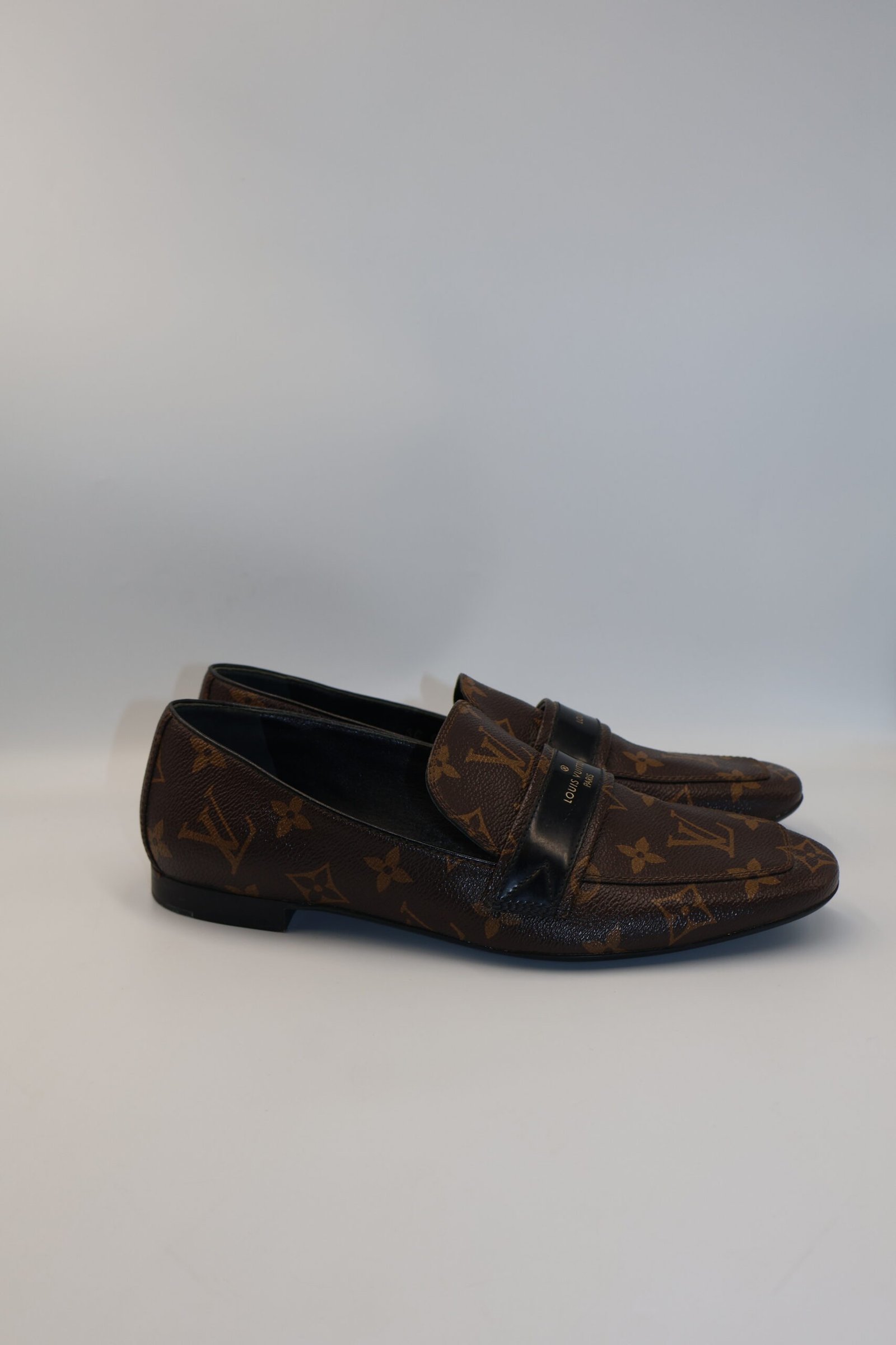 LOUIS VUITTON - MOCASINES UPPER CASE