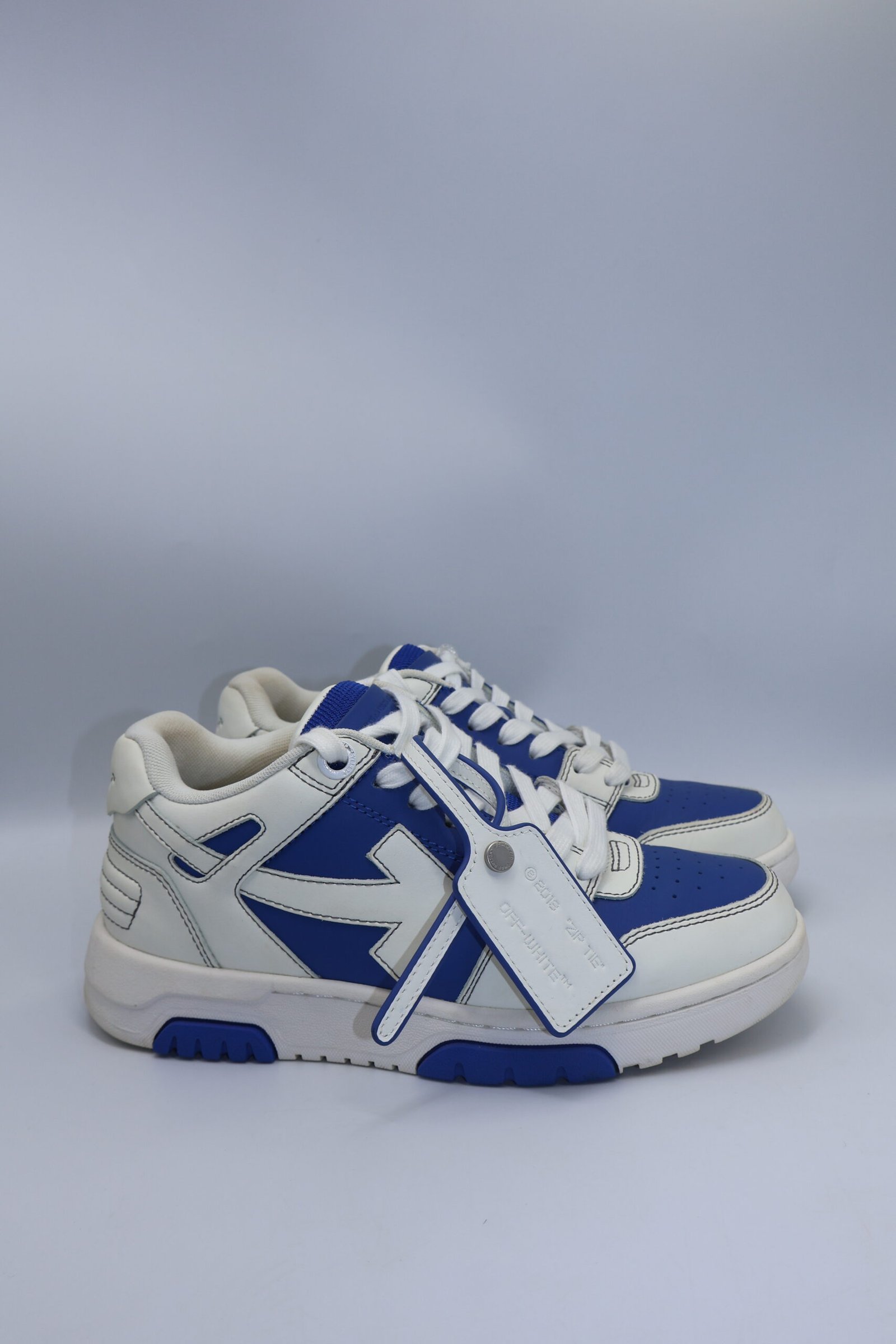 OOF WHITE - TENIS  OUT OF OFFICE "OOO"