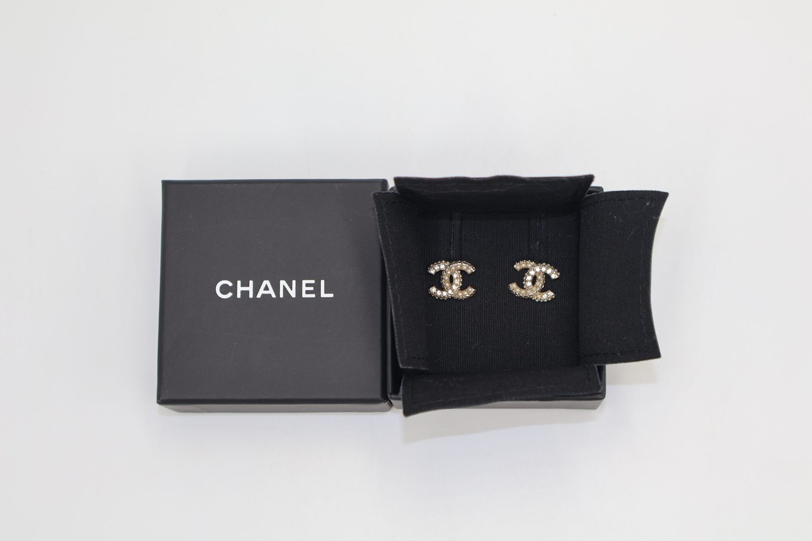 CHANEL - ARETES