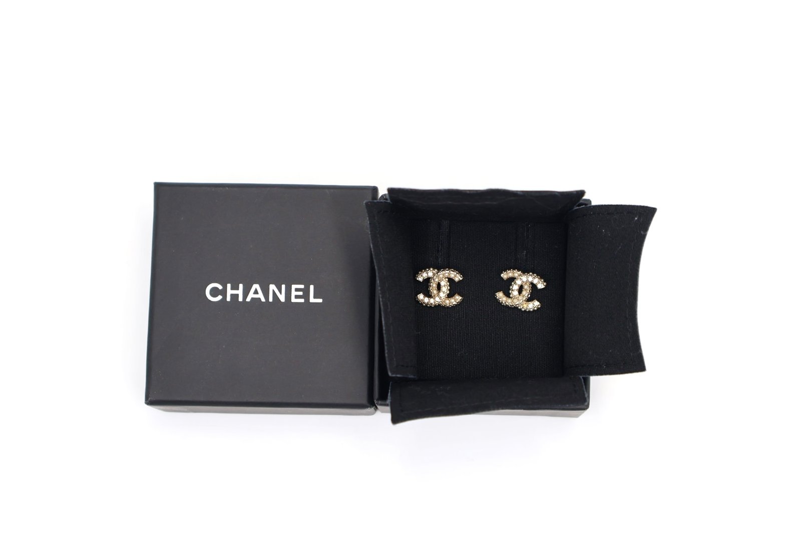 CHANEL - ARETES