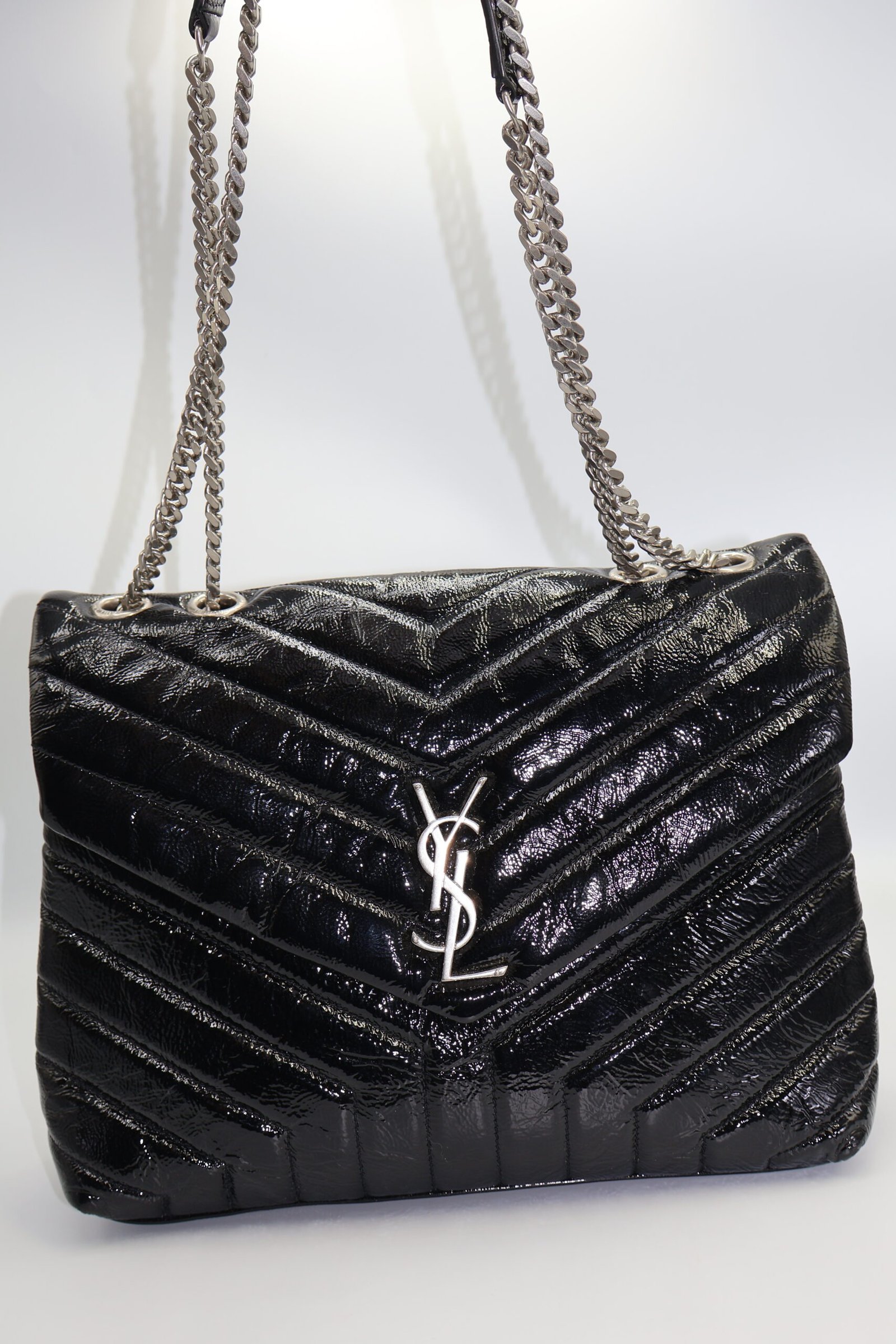 SAINT LAURENT - BOLSO LOULOU DE CHAROL